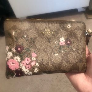 Floral coach wristlet with card slots. Almost new condition! Beautiful flowers